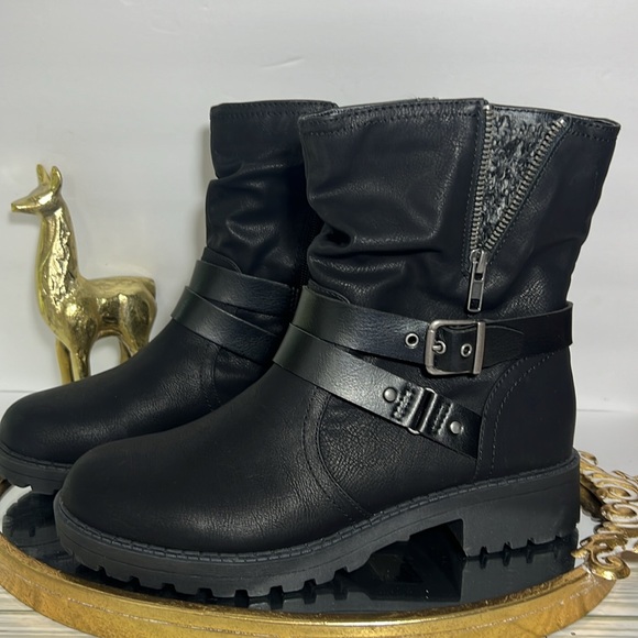 Jellypop Women’s Ankle Booties zipper on side size 9 and 12 black - Picture 2 of 10